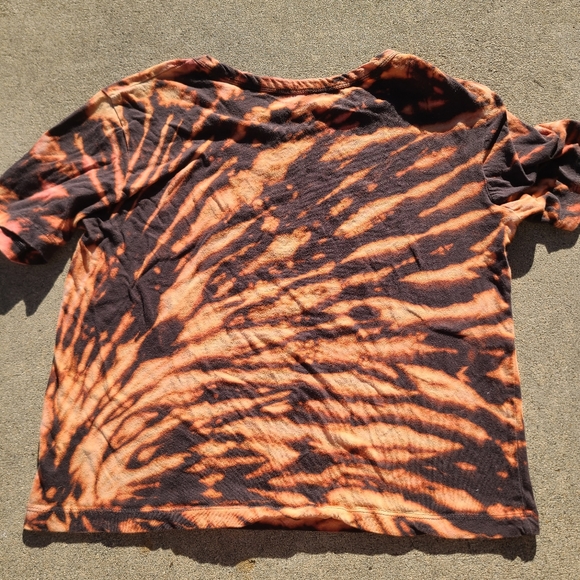 Hand acid washed "nothing phases me" crop top - Picture 4 of 4